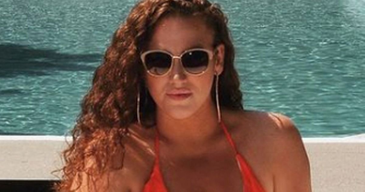 Model, Who 'Gets Paid A Fortune To Be Fat' Flaunts Curves In Plunging Swimsuit
